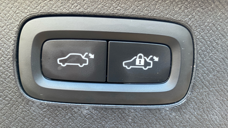 Volvo Xc90 2.0 T8 Hybrid R DESIGN Pro 5dr Geartronic Estate